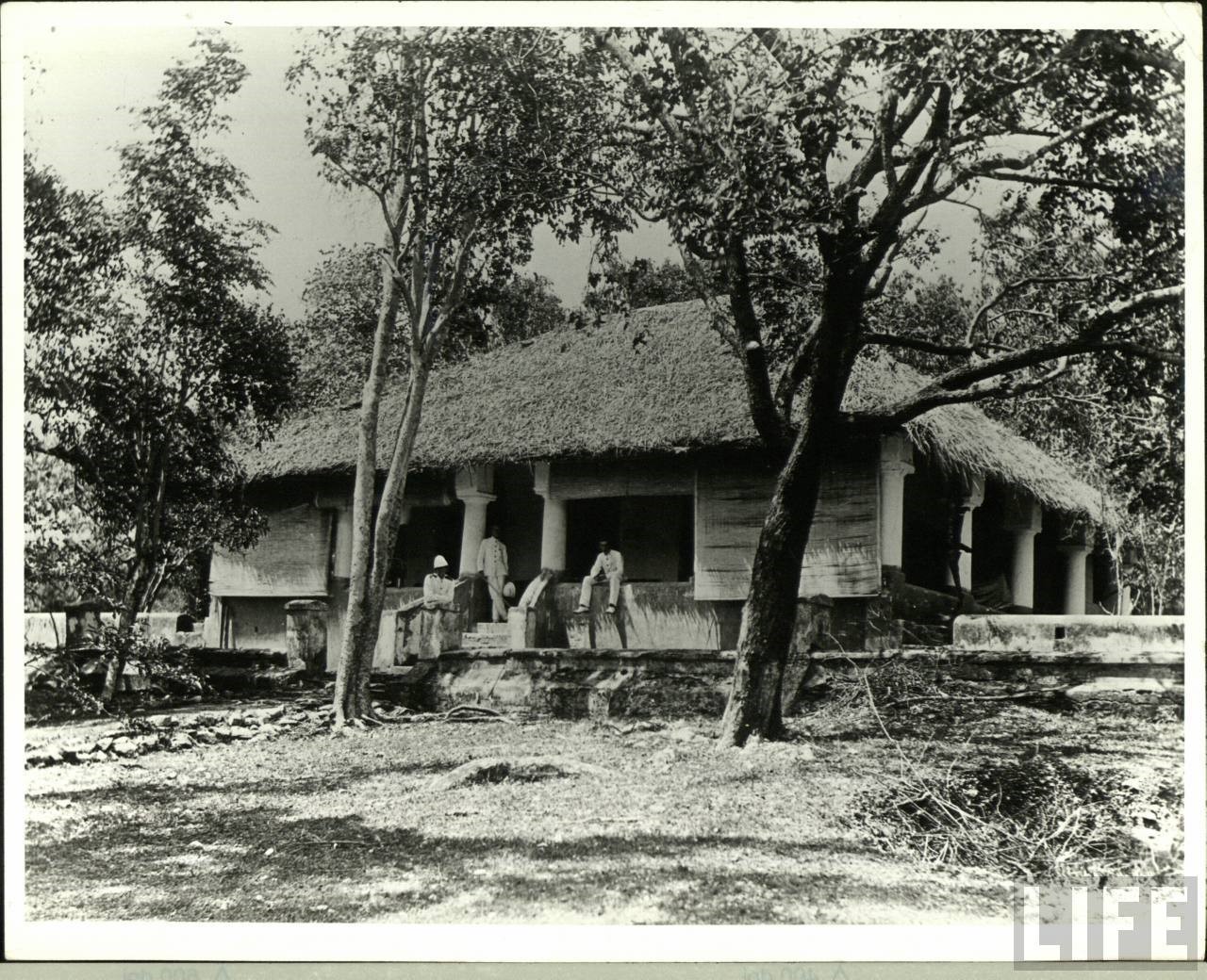 Một ngôi nhà bungalow của Anh ở Ấn Độ trong thời kỳ Raj